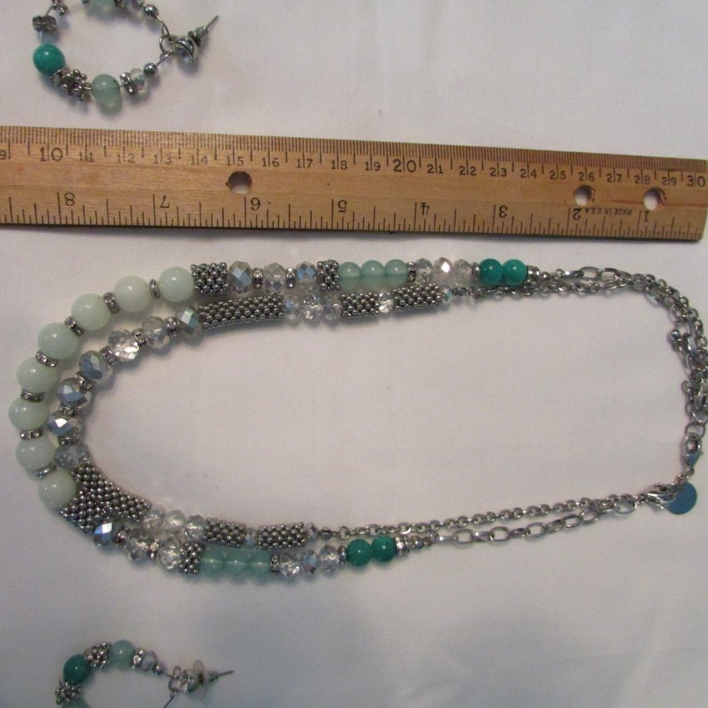 WHBM Green beaded necklace and Earings - Picture 5 of 6